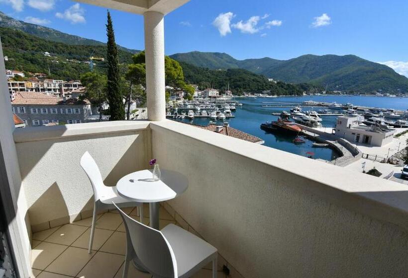 سوییت سوپریور, Boutique Hotel Kredo