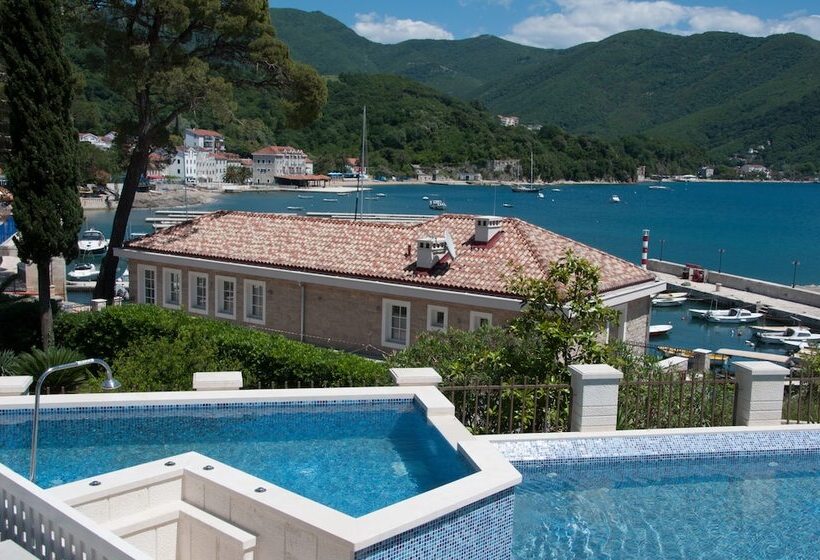 آپارتمان ممتاز دوخوابه رو به دریا, Boutique Hotel Kredo