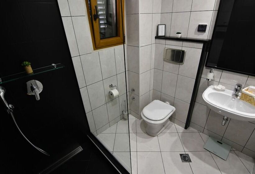 آپارتمان ممتاز دوخوابه رو به دریا, Boutique Hotel Kredo
