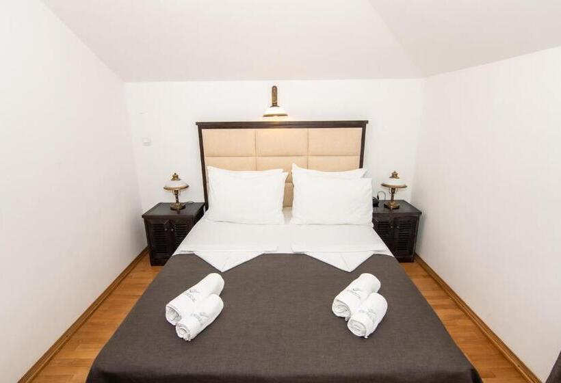 سوییت سوپریور, Boutique Hotel Kredo