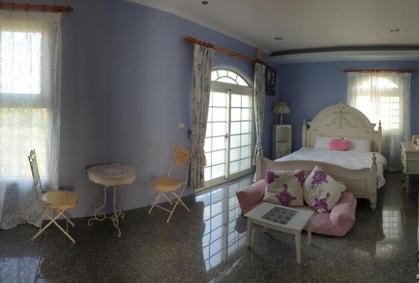 اتاق استاندارد با تخت بزرگ, Beauty Monroe B&b 可包棟 150吋投影 唱歌 夏日玩水 烤肉 電動麻將