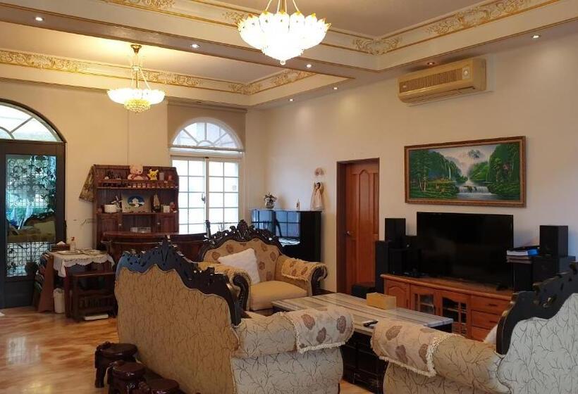 ویلای یک اتاق خوابه با استخر شنا, Beauty Monroe B&b 可包棟 150吋投影 唱歌 夏日玩水 烤肉 電動麻將