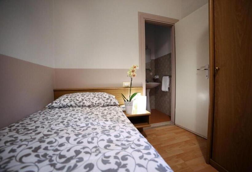 Номер Стандарт Индивидуальный, Albergo Livorno