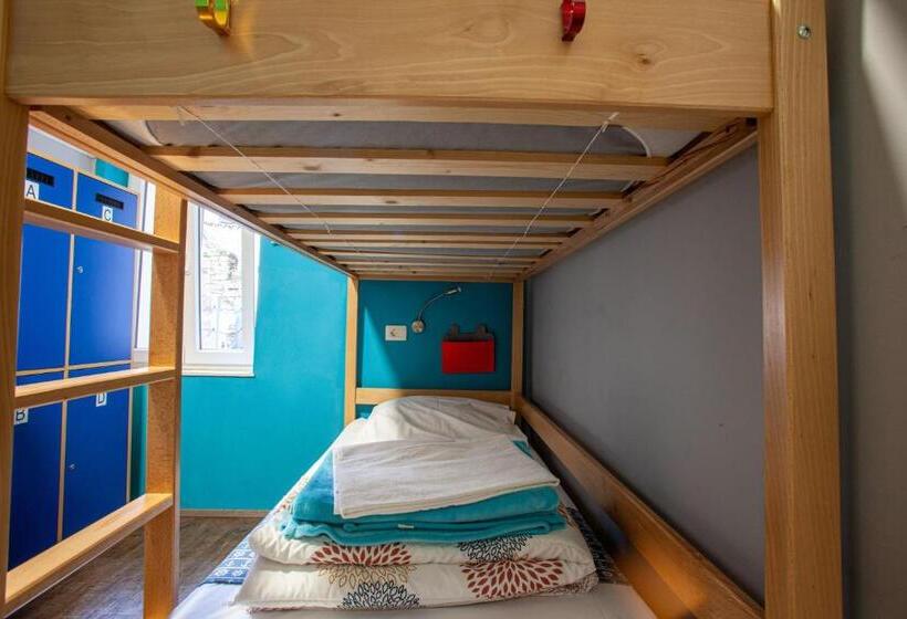اتاق استاندارد چهارنفره با سرویس بهداشتی مشترک, Hostel Adriatic Piran