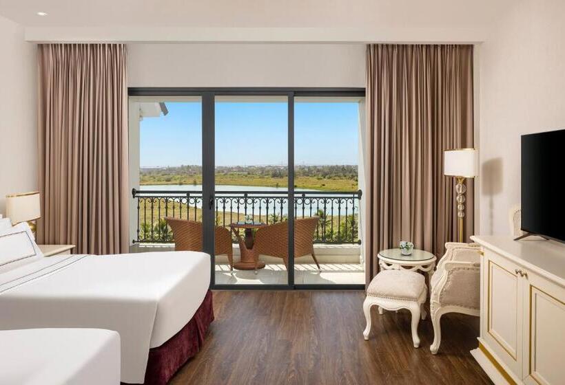 اتاق لوکس با چشم‌انداز دریاچه, Melia Vinpearl Cua Hoi Beach Resort
