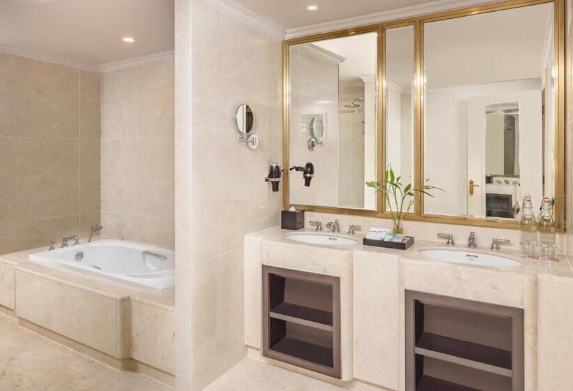 سوییت با چشم‌انداز دریا, Melia Vinpearl Cua Hoi Beach Resort