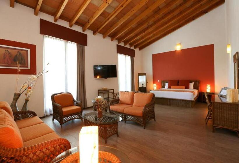 キングサイズベッドのデラックススイート, Radisson Hotel Cuernavaca