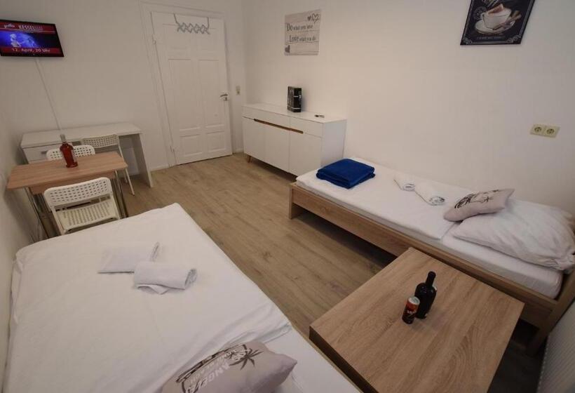 バス共有のスタンダードルーム, Monteurzimmer Kirchheim Teck