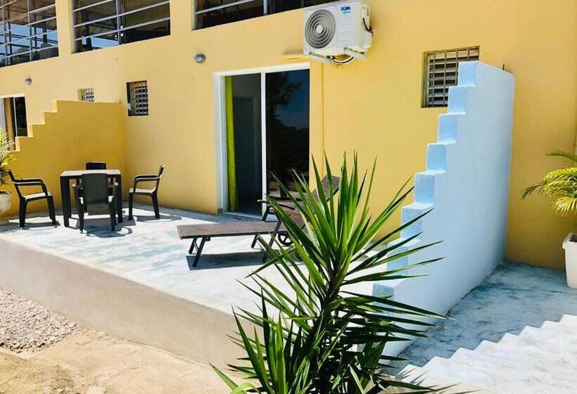 اتاق لوکس با بالکن و چشم‌انداز دریا, Al Mare