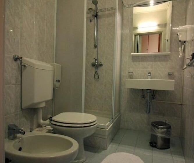 חדר סטנדרט לארבעה, Albergo Ristorante La Bussola