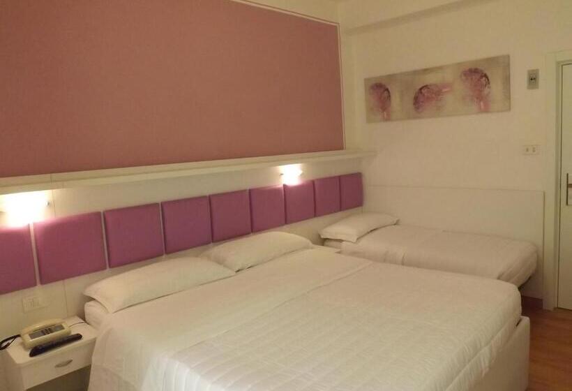 Quarto Triplo Estandar com Sacada, Gioiosa