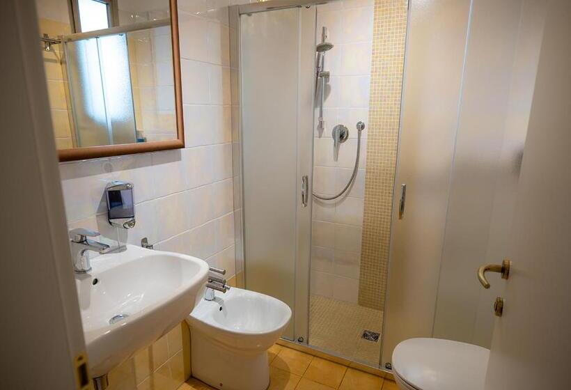 Quarto Triplo Estandar com Sacada, Gioiosa