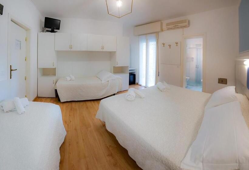 Quarto Quadruple Standart com Varanda, Gioiosa