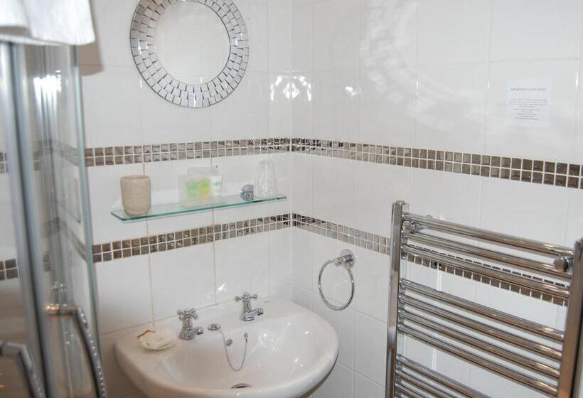 Quarto Economy, The Chapel Guest House