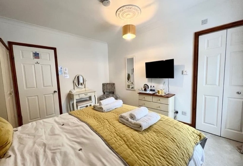 Quarto Economy, The Chapel Guest House