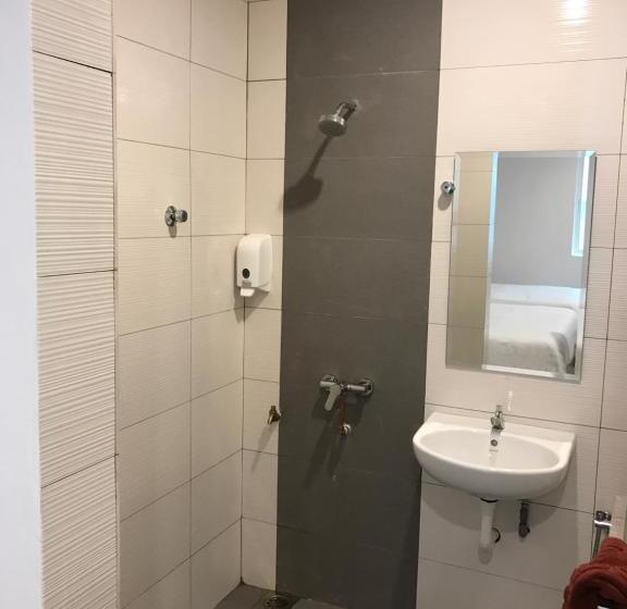 اتاق لوکس خانوادگی, Brezza Hotel Sitiawan