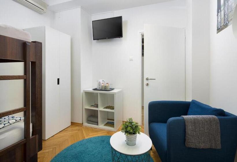 اتاق لوکس, Hostel Bureau