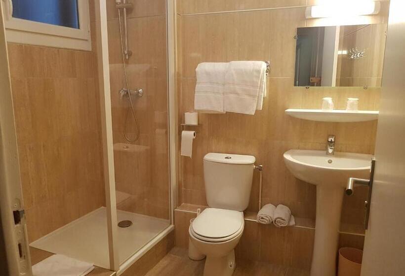 Четырехместный Номер Стандарт, Hôtel Saint Sébastien