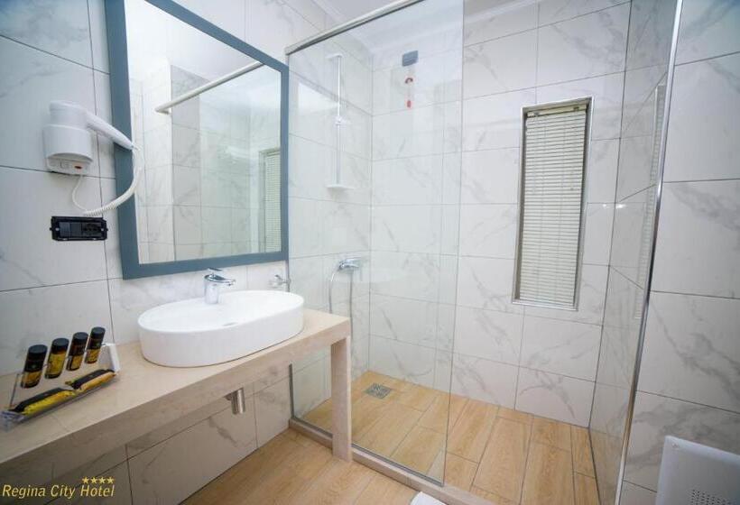 小型套房带阳台, Regina City Hotel & Spa
