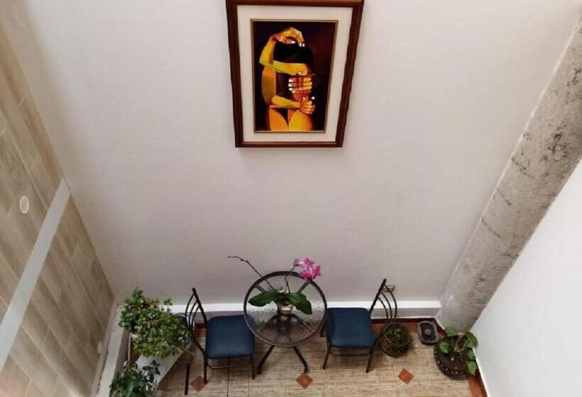 Quarto Superior Interior, Casa Ecuatreasures Centro Historico