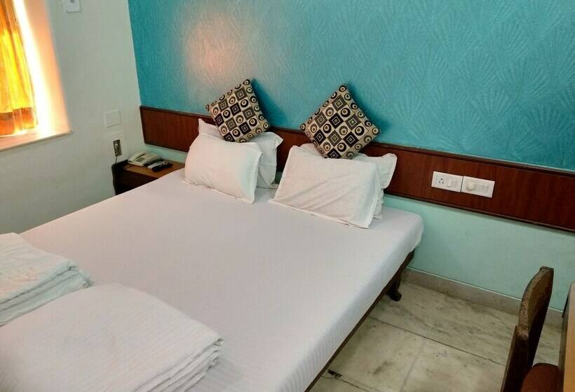 Standard Room, Mogul Palace   Near Masjid Bunder Mumbai