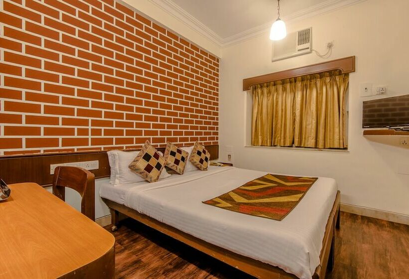 Deluxe Room, Mogul Palace   Near Masjid Bunder Mumbai
