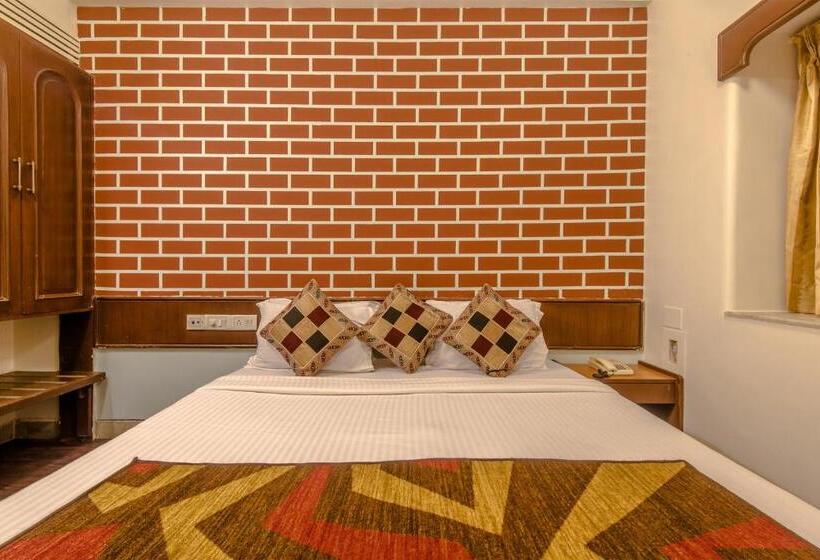 Standard Room, Mogul Palace   Near Masjid Bunder Mumbai