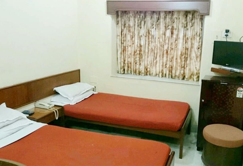 Economy Room, Mogul Palace   Near Masjid Bunder Mumbai