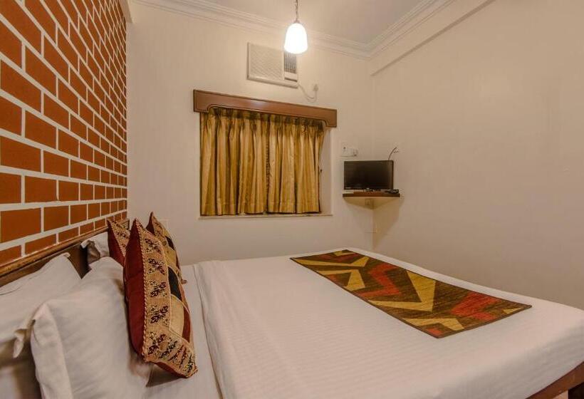 Standard Room, Mogul Palace   Near Masjid Bunder Mumbai