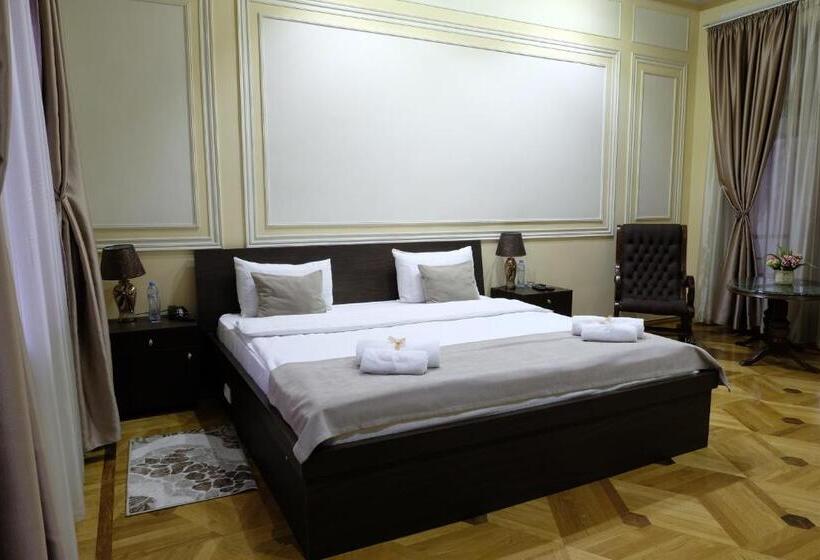 سوییت با چشم‌انداز باغ, S&l Boutique