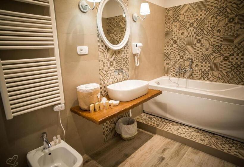 سوئیت با وان آب گرم, Romantica Salerno