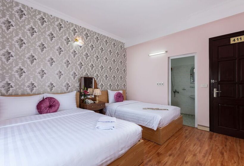 اتاق لوکس سه تخته, Airport Hotel Hanoi Convenient & Friendly