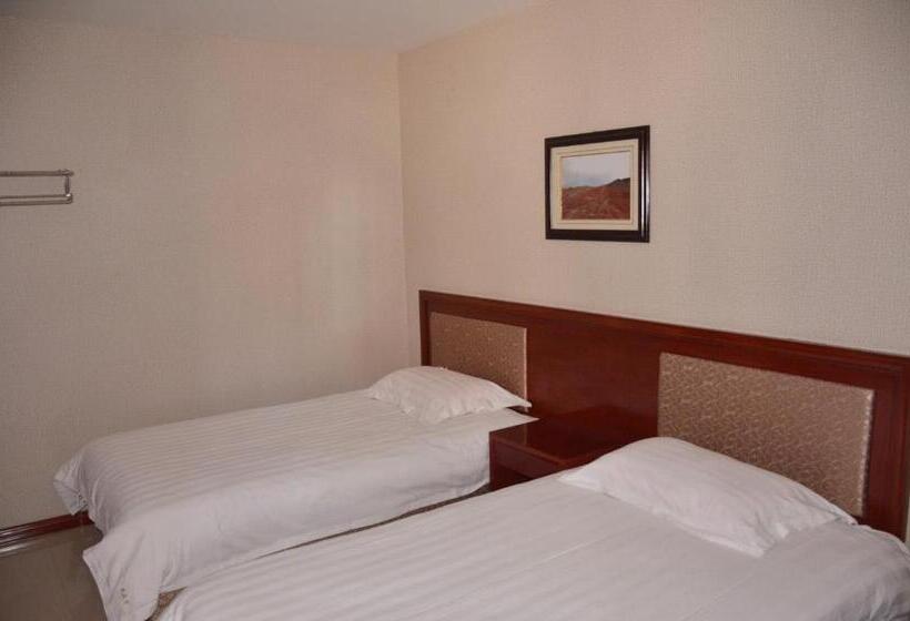 اتاق استاندارد با سرویس بهداشتی مشترک, The Silk Road Travelers Hostel