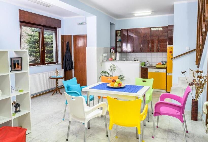 اتاق خانوادگی با سرویس بهداشتی مشترک, Hostel White Town