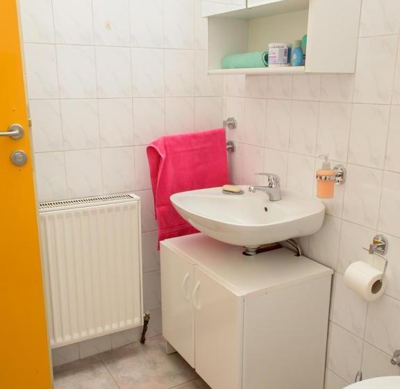 اتاق خانوادگی با سرویس بهداشتی مشترک, Hostel White Town