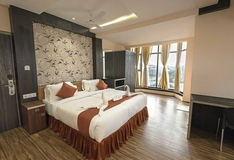 行政房间, Regenta Inn Larica