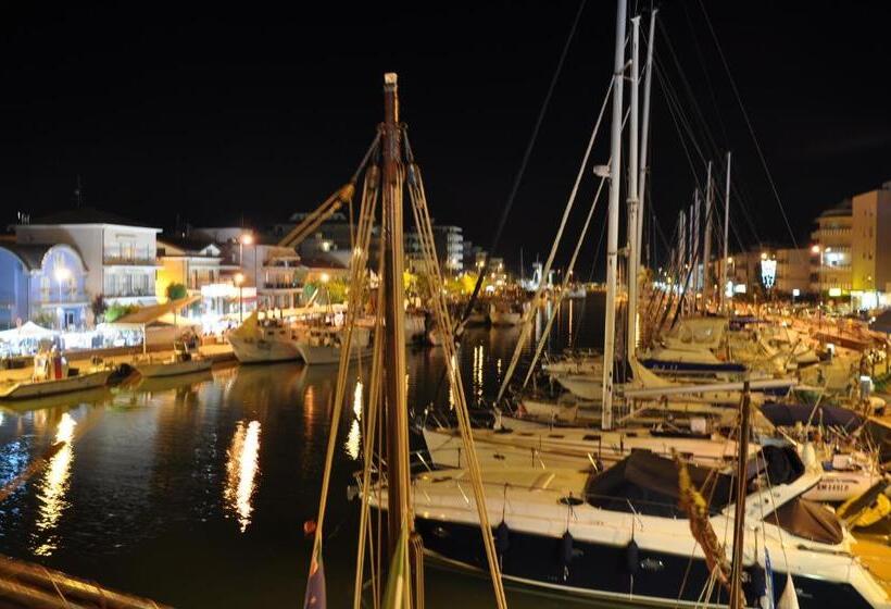 Apartamento 1 Dormitório com Sacada, Condor