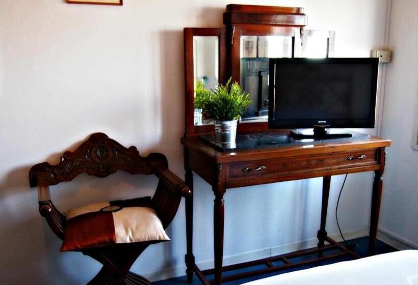 اتاق کلاسیک چهارنفره, Villa Furia
