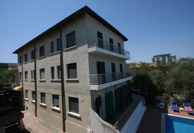 اتاق خانوادگی, Villa Furia