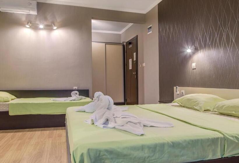 اتاق استاندارد سه نفره, Family Hotel Adena