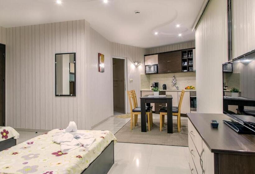 استودیوی استاندارد با چشم‌انداز دریا, Family Hotel Adena