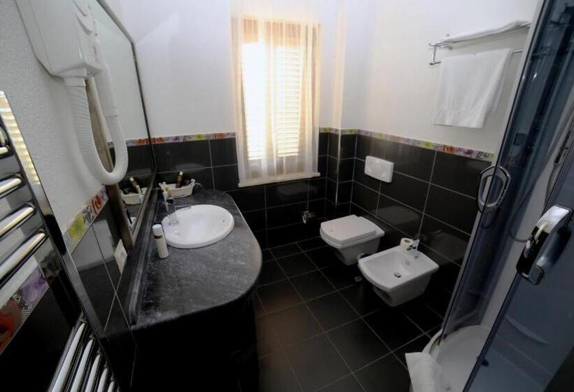 Номер Стандарт, Vila Zeus