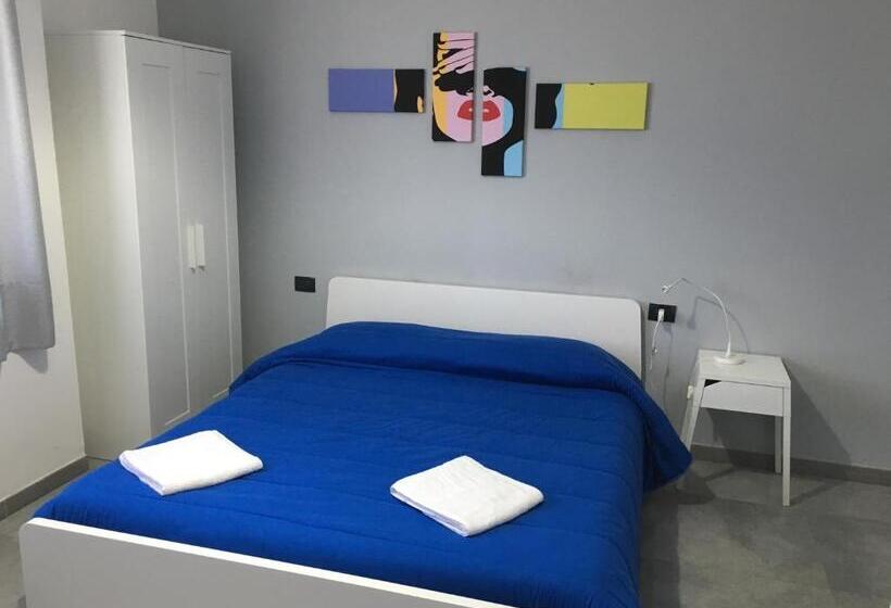 Номер Deluxe, Interno 10