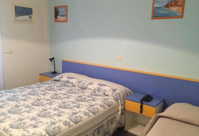 Triple Room Sea View, Halifax