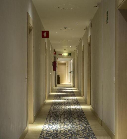 Quarto Estandar com Sacada, Hollywoods