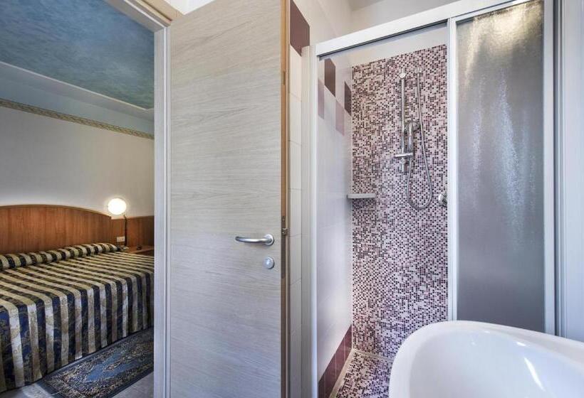 Quarto Triplo Estandar com Sacada, Hollywoods