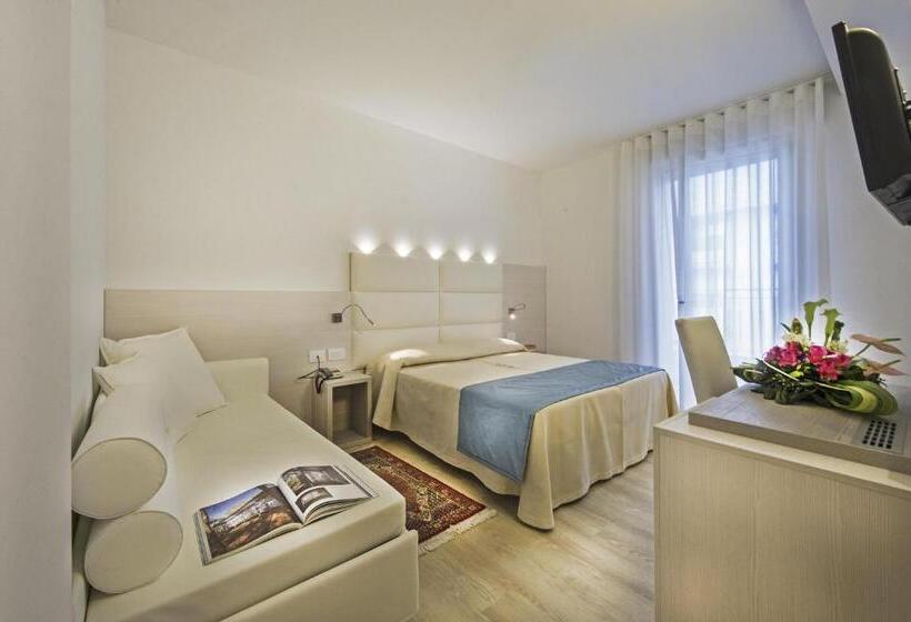 Quarto Triplo Estandar com Sacada, Hollywoods