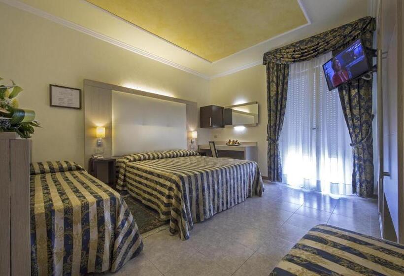 Quarto Quadruple Standart com Varanda, Hollywoods