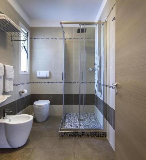 Quarto Quádruplo Deluxe, Hollywoods