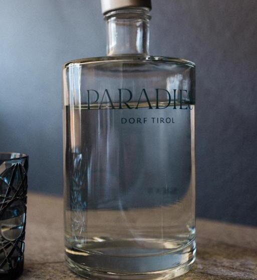 Номер Superior, Paradies